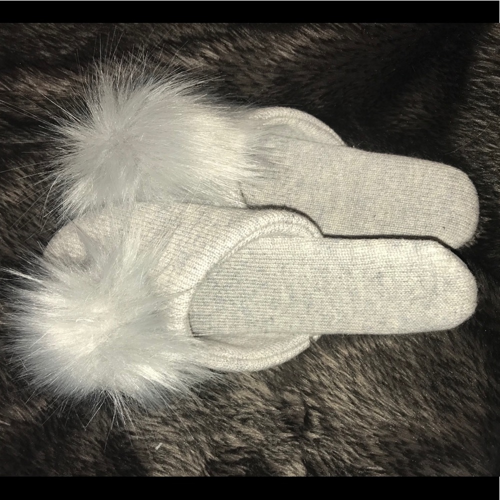 Knit slippers with Pom Pom
